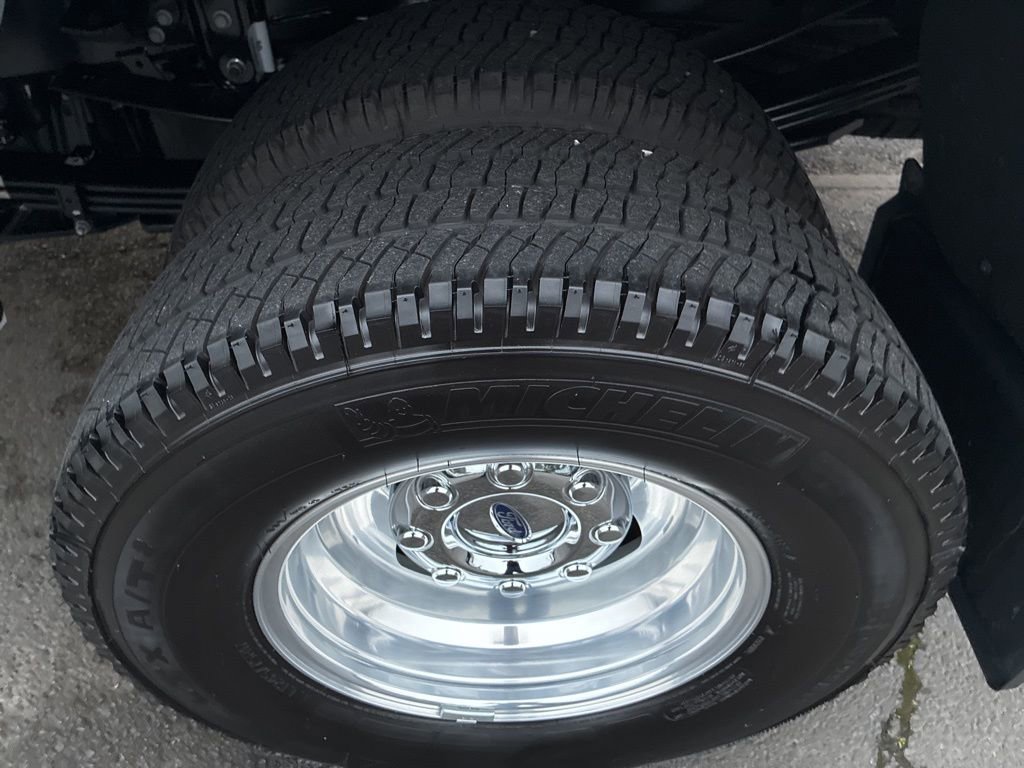 Used 2025 Ford F350 Platinum image 11