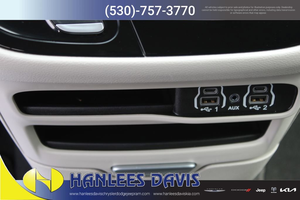 Used 2024 Chrysler Pacifica Touring-L image 24