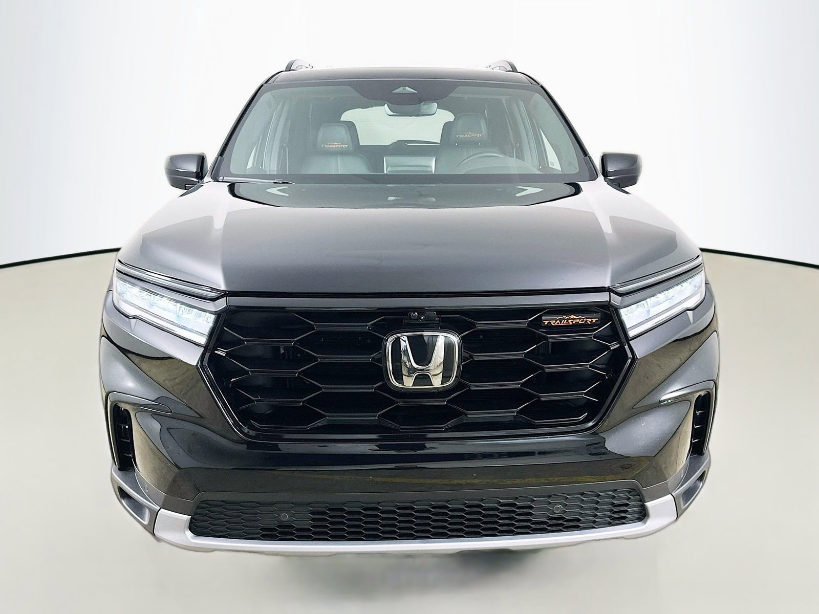 Used 2024 Honda Pilot TrailSport image 2