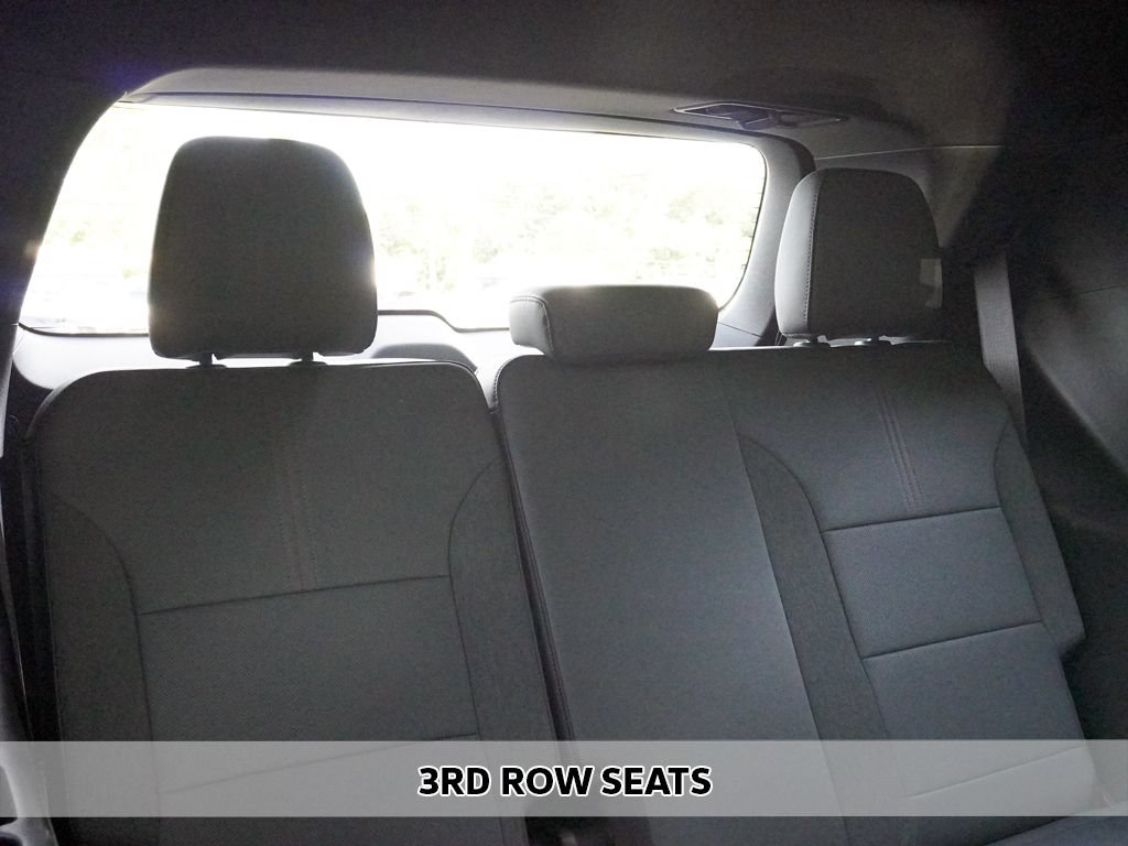 Used 2025 GMC Acadia AT4 w/ Luxury Package AWD/4WD image 12
