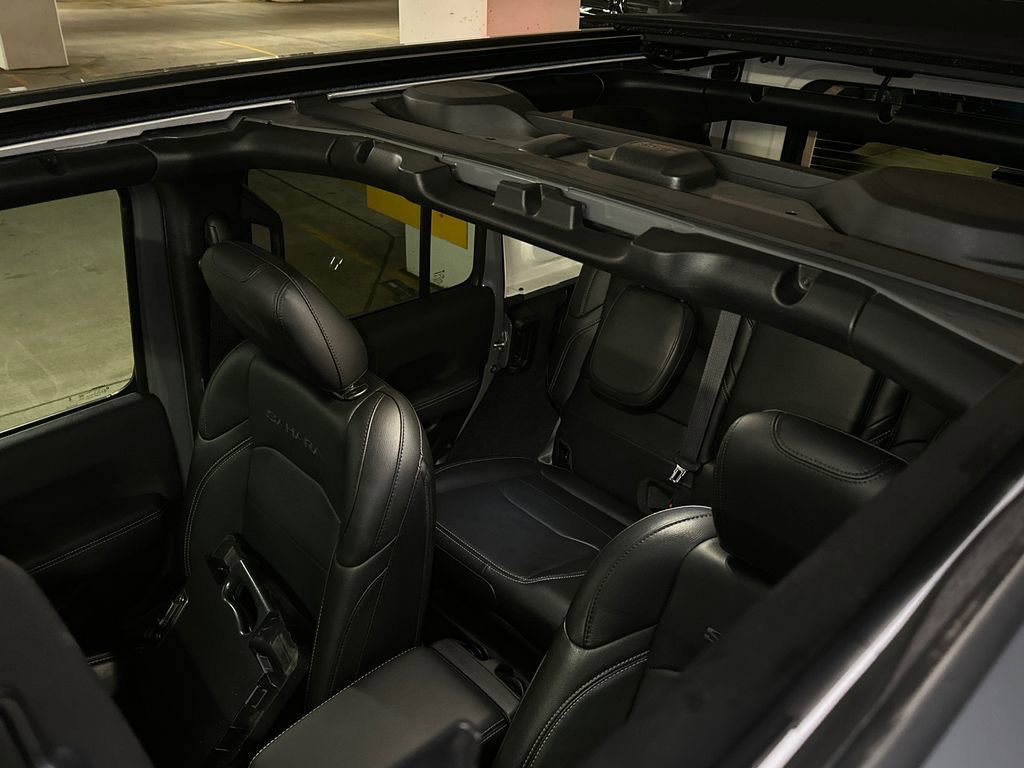 Used 2023 Jeep Wrangler Unlimited Sahara w/ Cold Weather Group image 31