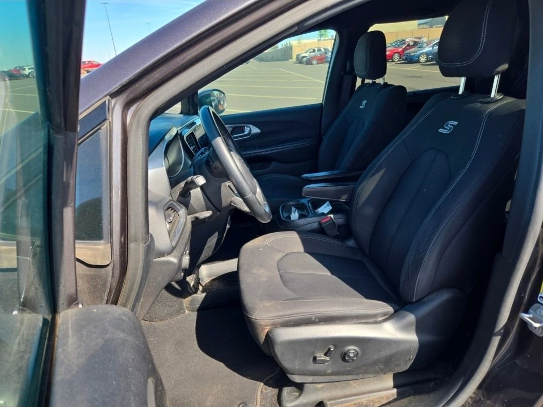 Used 2018 Chrysler Pacifica Touring Plus w/ S Appearance Package image 15