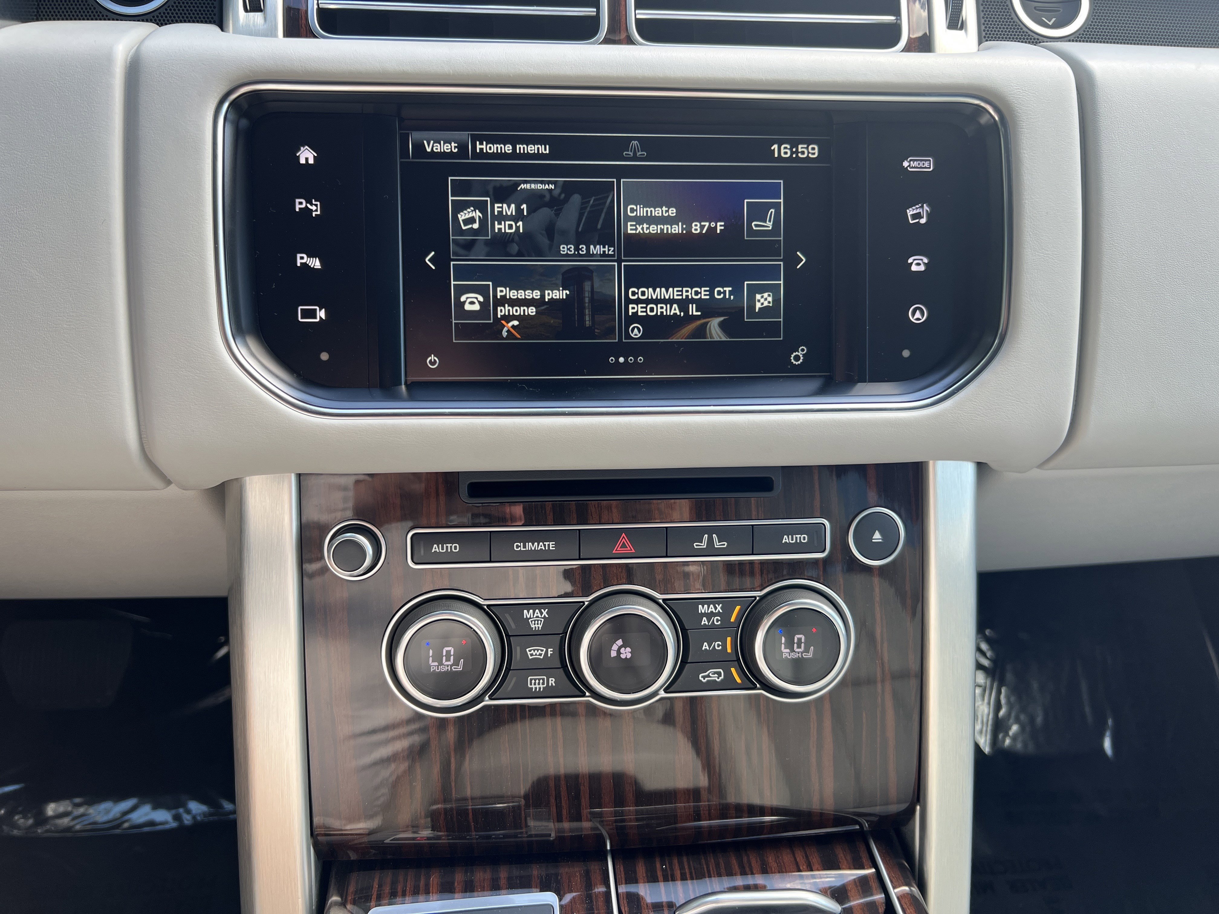 Used 2016 Land Rover Range Rover HSE image 16