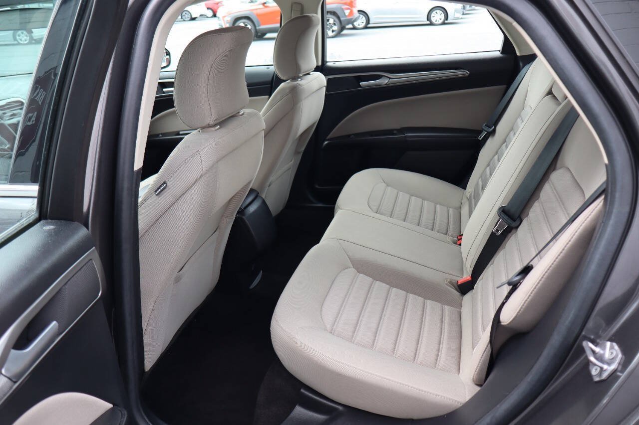 Used 2018 Ford Fusion S FWD image 4