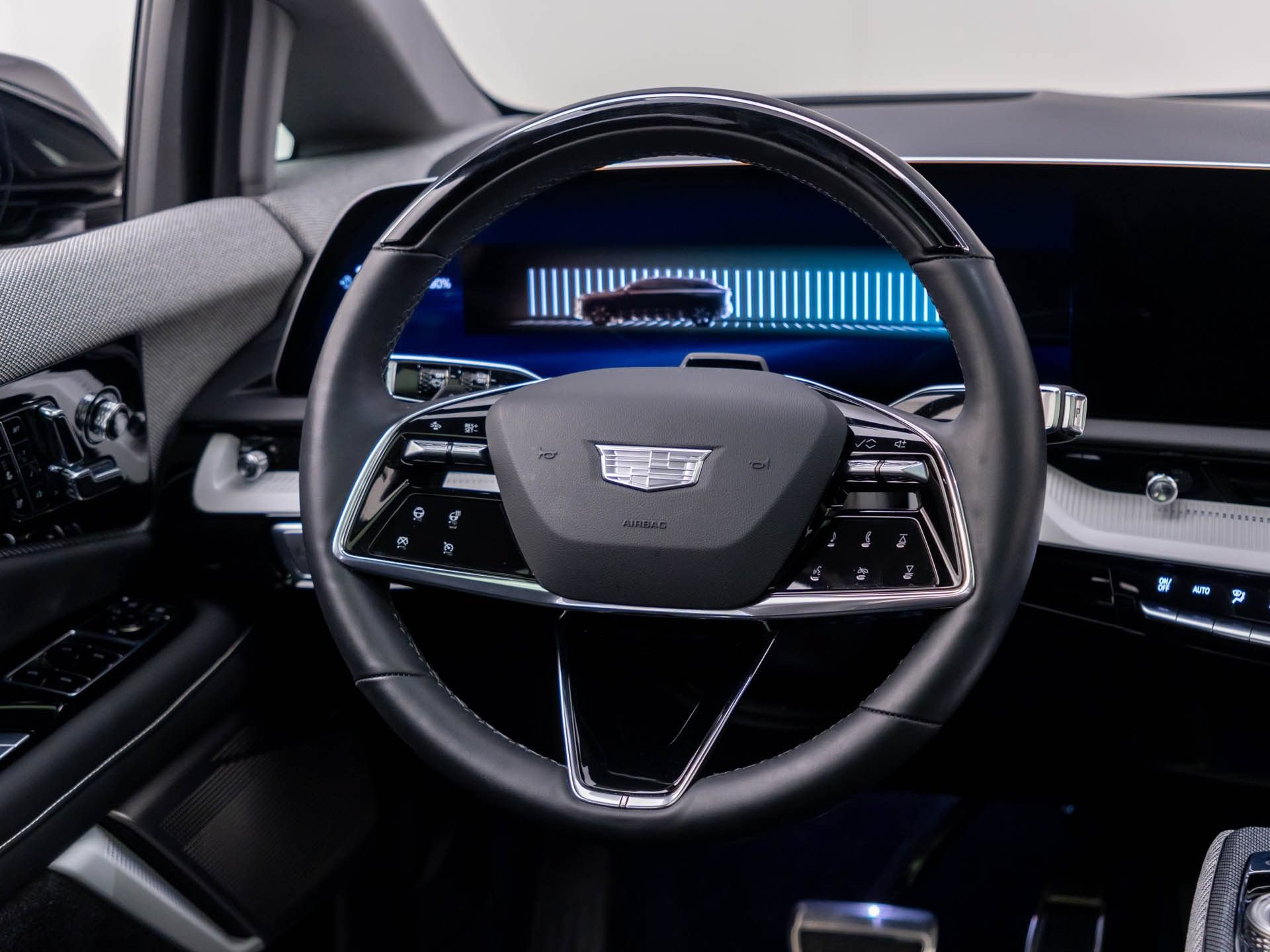 Used 2025 Cadillac Optiq Luxury 2 AWD/4WD image 12