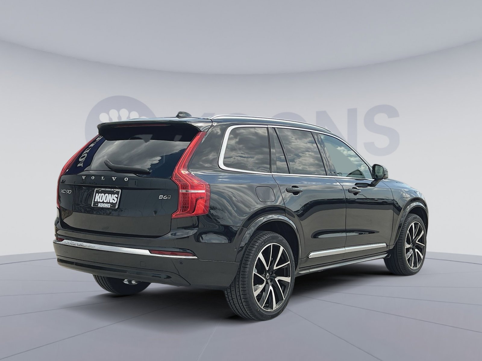 Certified 2023 Volvo XC90 B6 Plus image 2