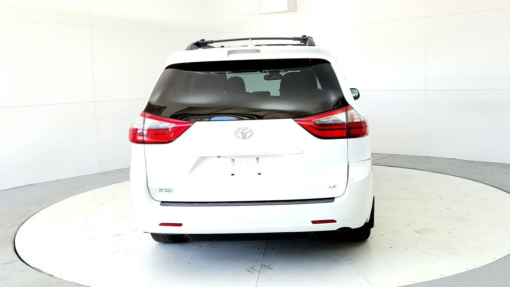 Used 2020 Toyota Sienna LE w/ LE Preferred Package FWD image 5