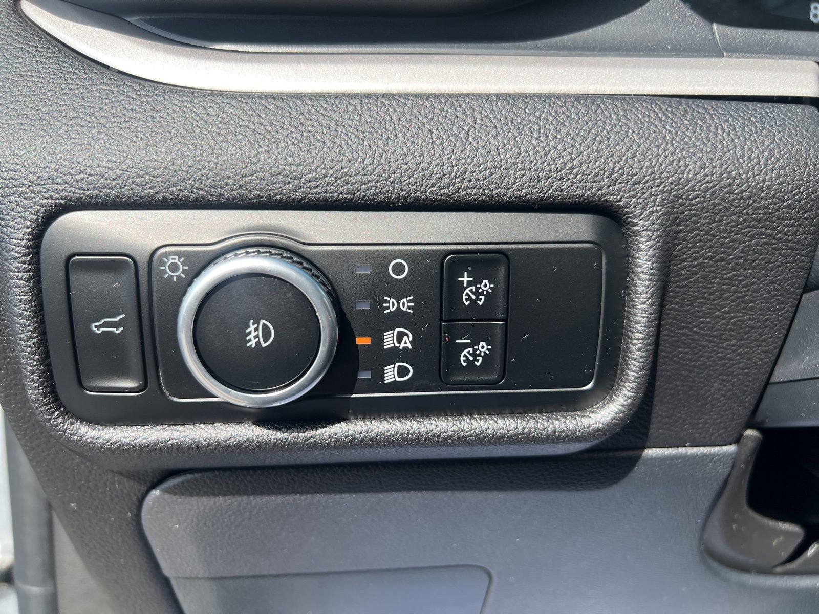 Used 2024 Ford Explorer XLT w/ Equipment Group 202A AWD/4WD image 12