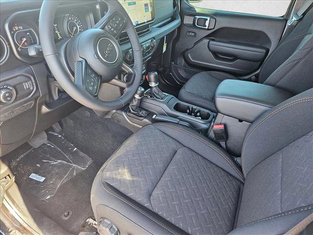 New 2025 Jeep Gladiator Mojave w/ Convenience Group video 3