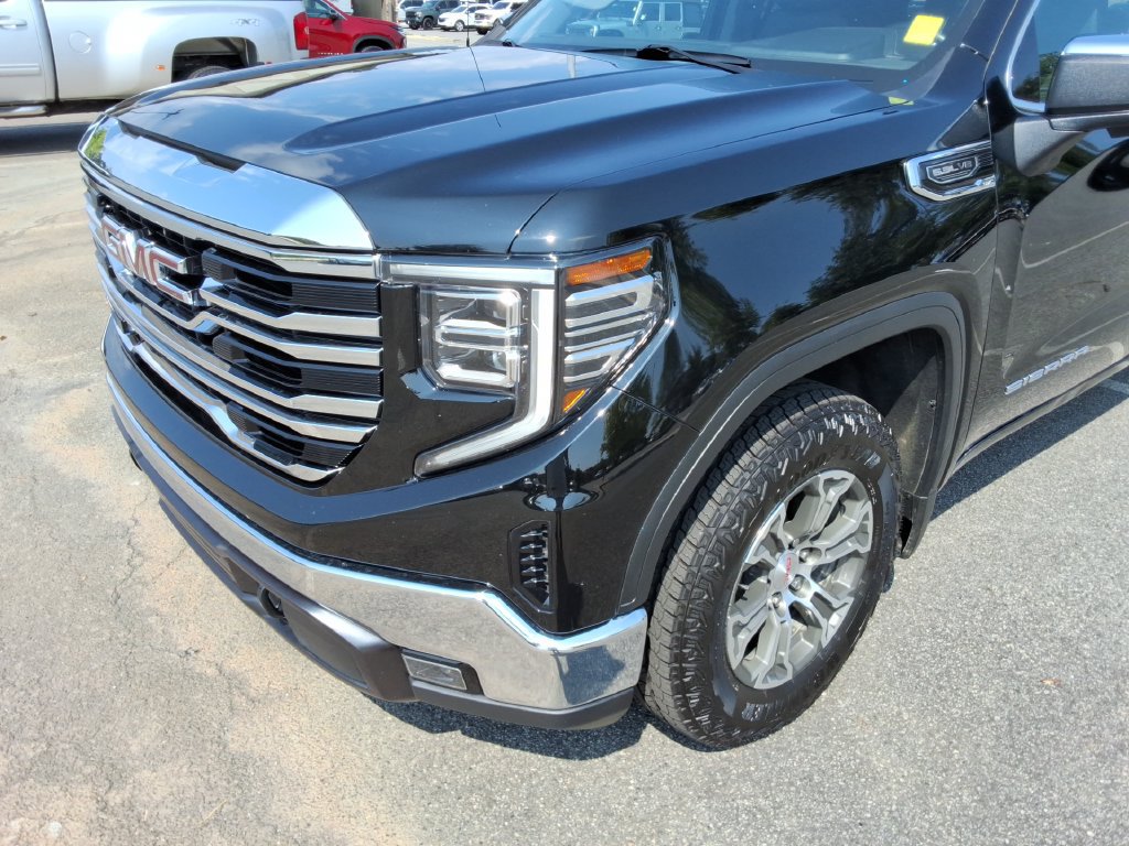 Used 2025 GMC Sierra 1500 SLT RWD image 9