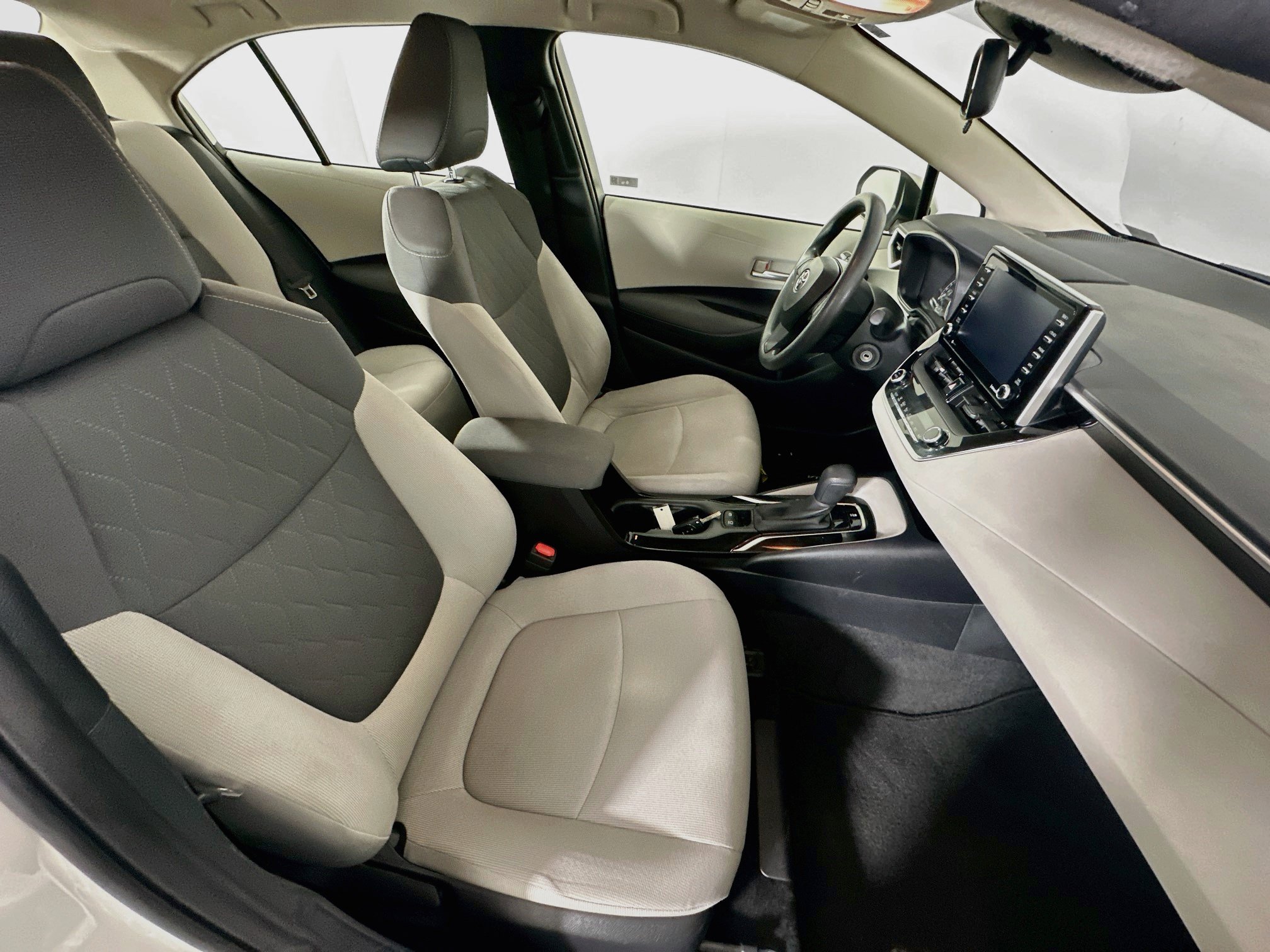 Used 2021 Toyota Corolla LE FWD image 29
