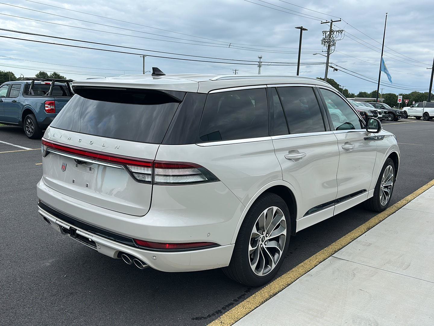 Used 2023 Lincoln Aviator Grand Touring w/ Equipment Group 301A AWD/4WD image 5