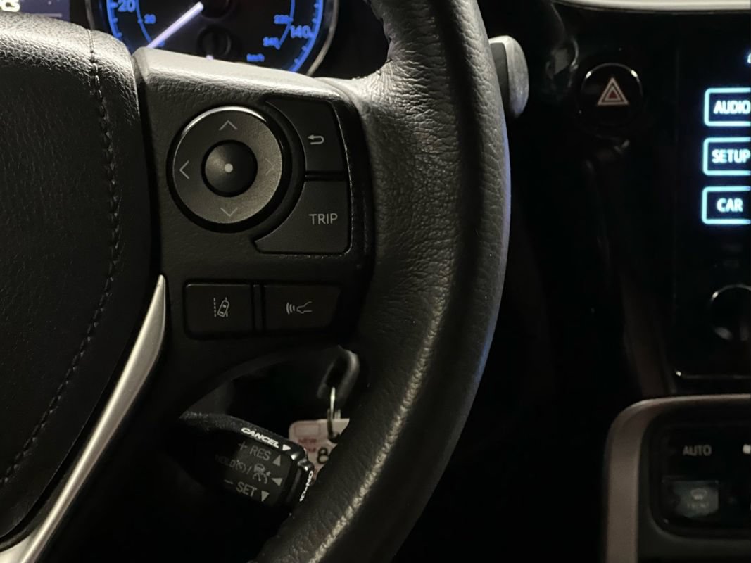 Used 2018 Toyota Corolla SE FWD image 17