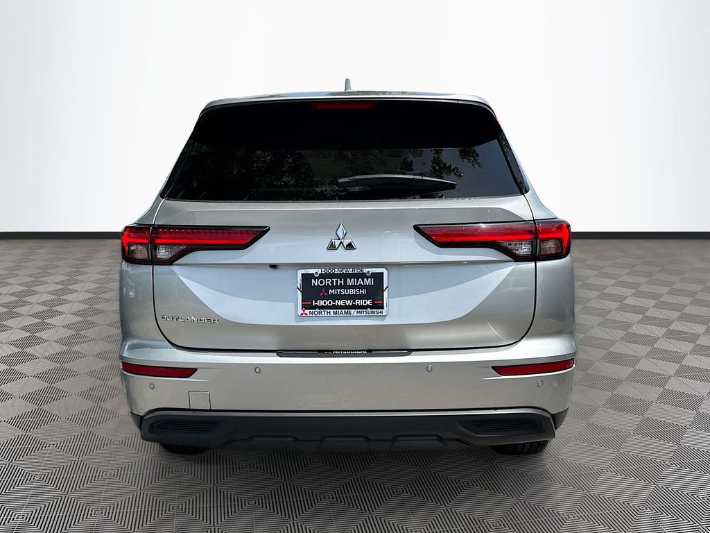 Used 2024 Mitsubishi Outlander ES FWD image 6