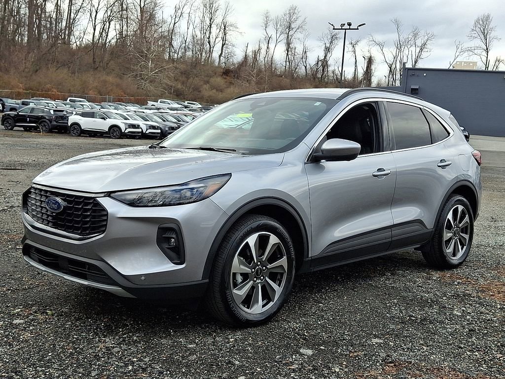 Used 2024 Ford Escape Platinum image 3