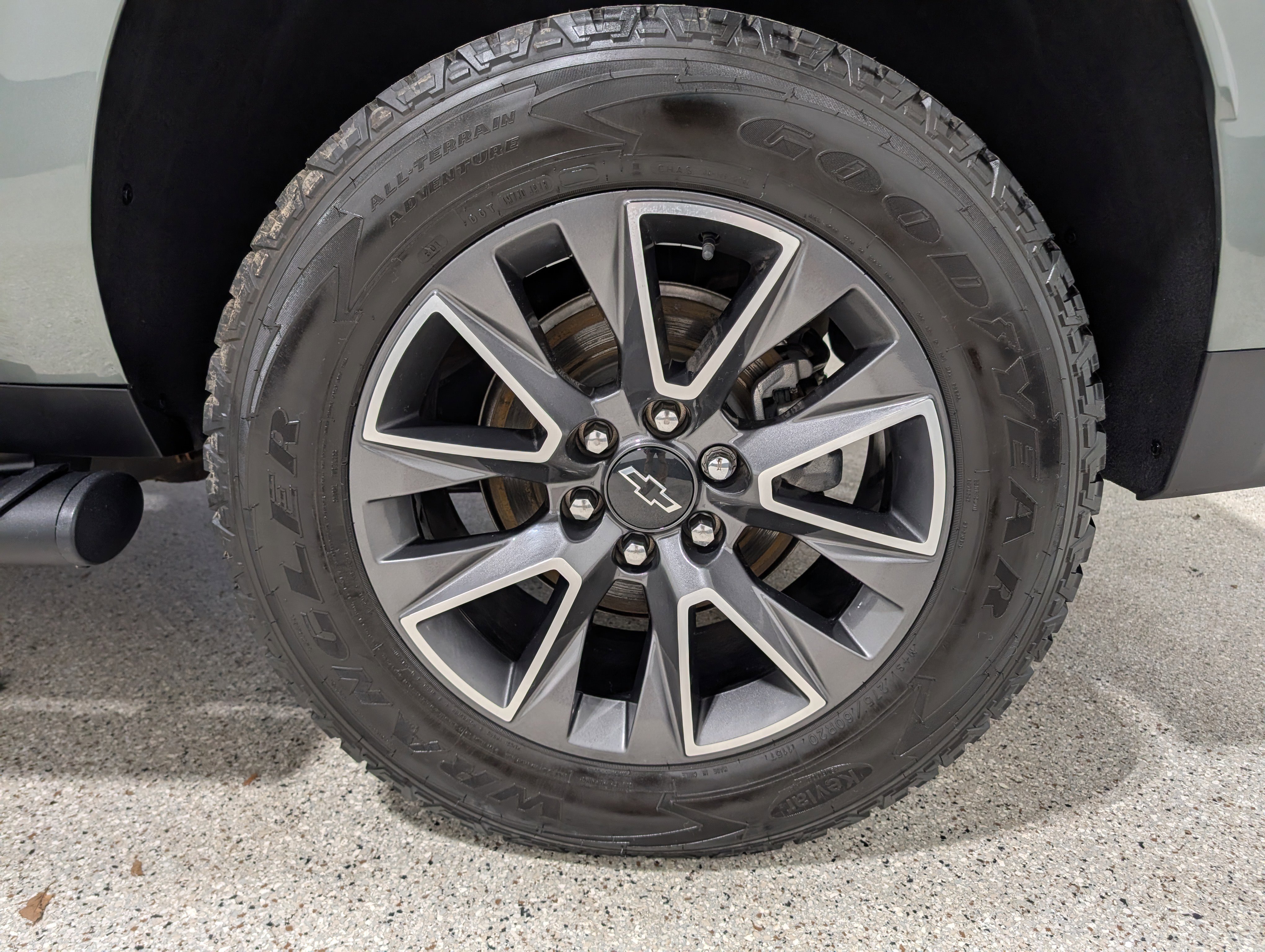 Used 2023 Chevrolet Suburban Z71 w/ Luxury Package AWD/4WD image 12