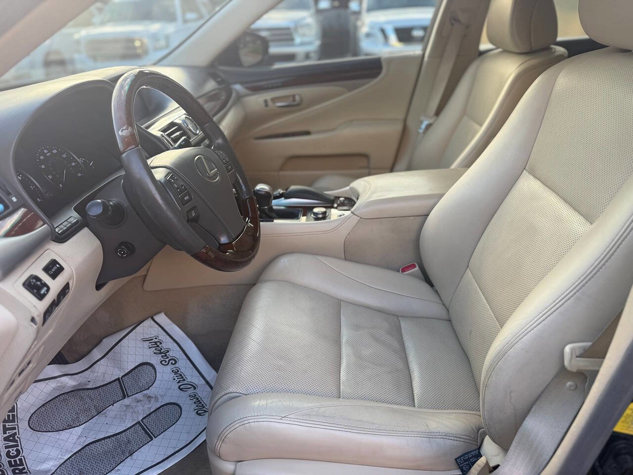 Used 2013 Lexus LS 460 w/ Comfort Pkg image 19