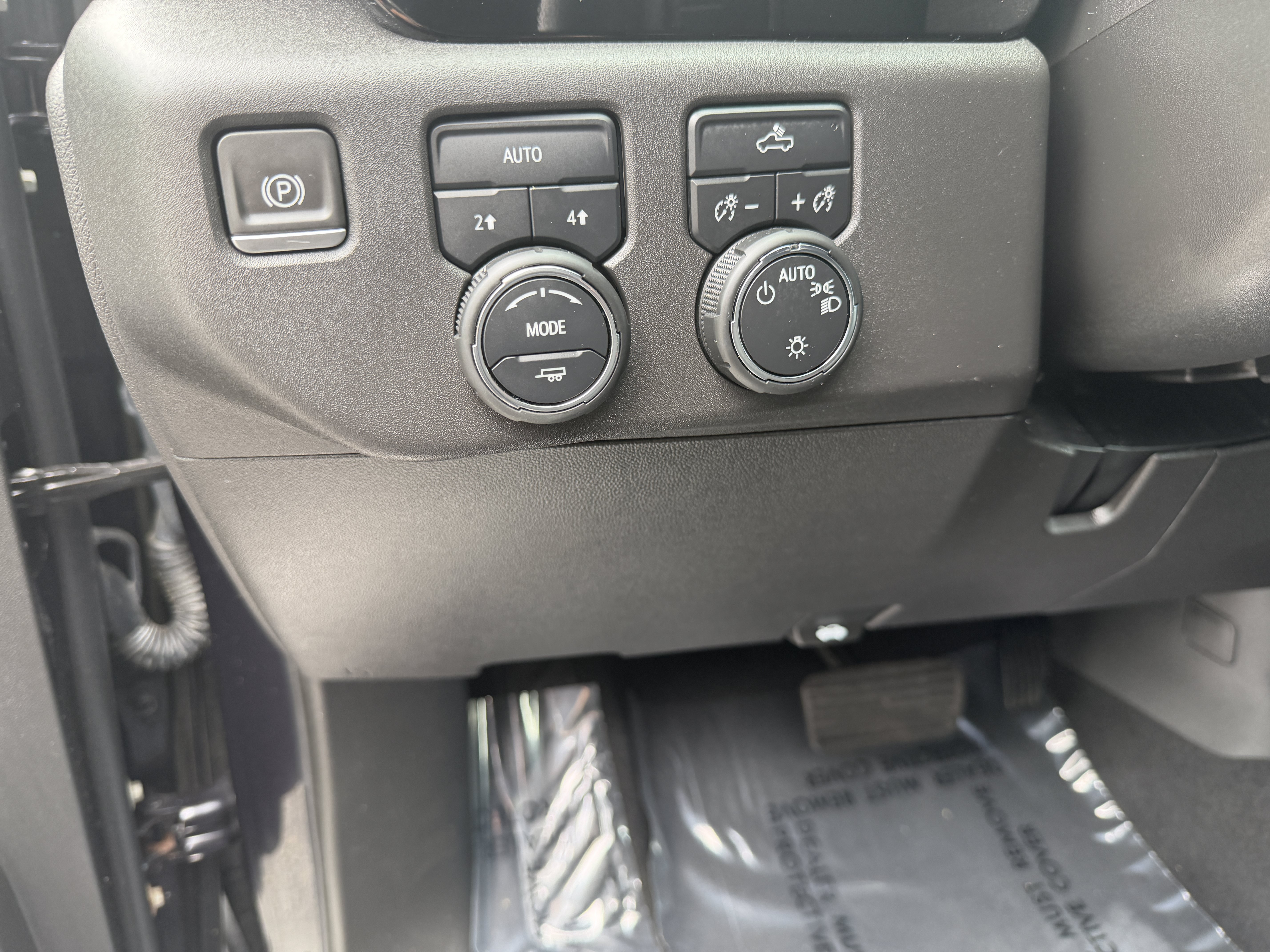 Used 2023 Chevrolet Silverado 1500 LT AWD/4WD image 15