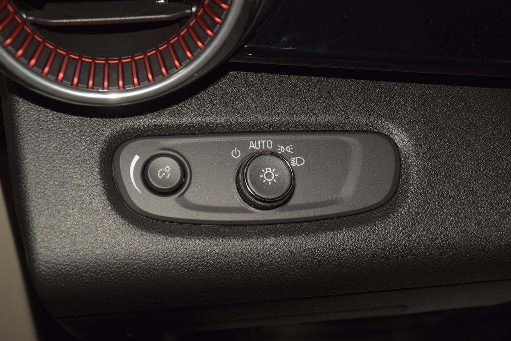 New 2026 Chevrolet Trax RS w/ Sunroof Package FWD image 34