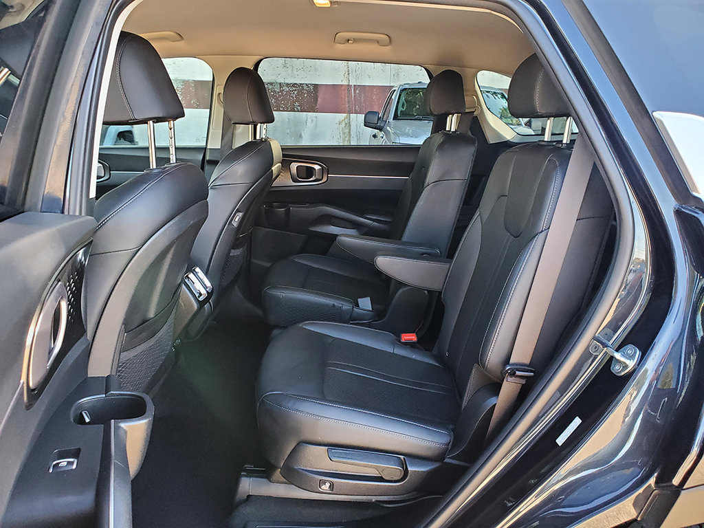 Used 2023 Kia Sorento EX AWD/4WD image 12