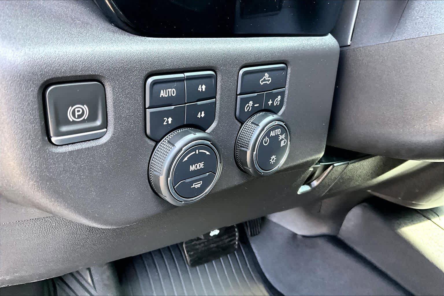 Used 2022 Chevrolet Silverado 1500 LT AWD/4WD image 32