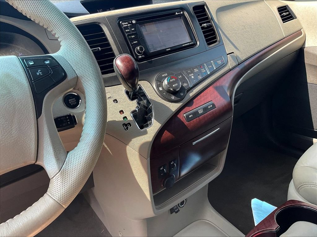 Used 2014 Toyota Sienna XLE FWD image 17
