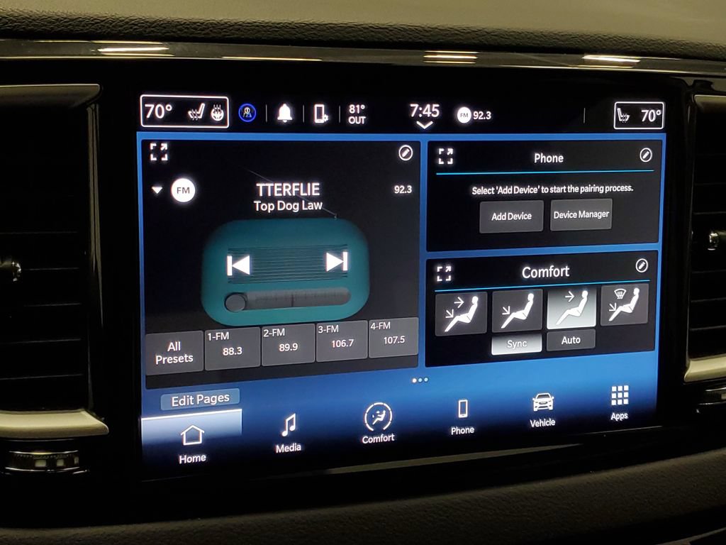 Used 2023 Chrysler Pacifica Touring-L FWD image 16
