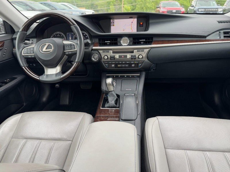 Used 2017 Lexus ES 350 w/ Luxury Package FWD image 10