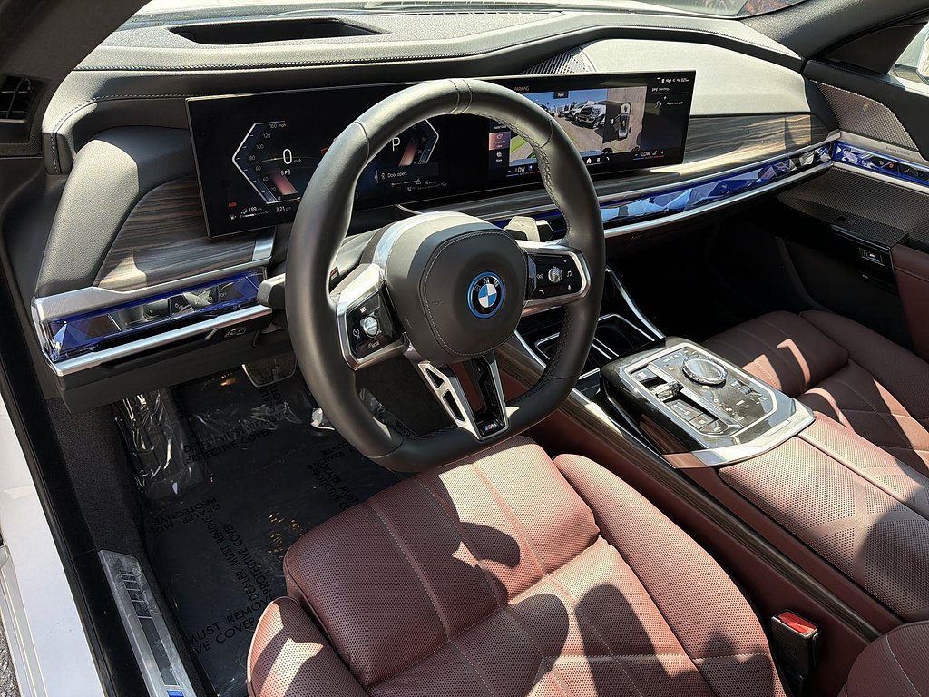 Used 2025 BMW 750e xDrive AWD/4WD image 9