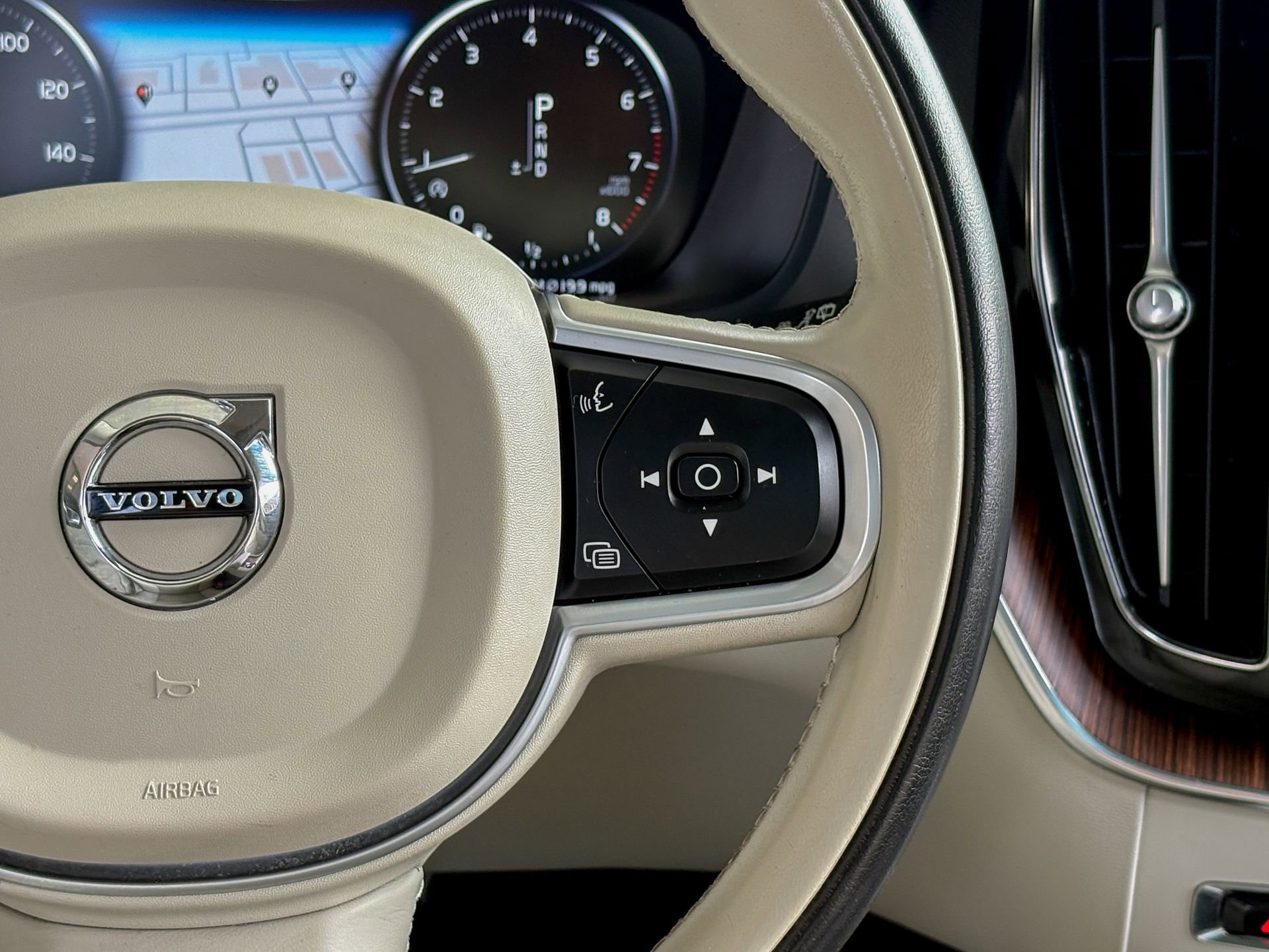 Used 2021 Volvo XC60 T5 Momentum w/ Advanced Package image 26