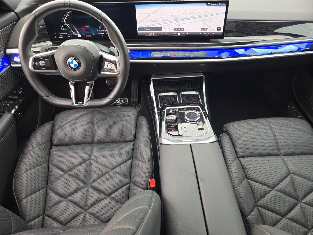 Used 2025 BMW 740i xDrive w/ Premium Package AWD/4WD image 2