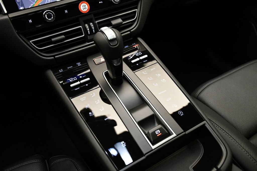 Certified 2026 Porsche Macan AWD/4WD image 33