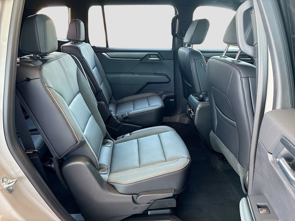 Used 2026 GMC Acadia AT4 w/ Luxury Package AWD/4WD image 21