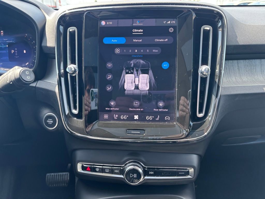 Used 2023 Volvo XC40 B5 Plus w/ Driver Assist Package AWD/4WD image 11