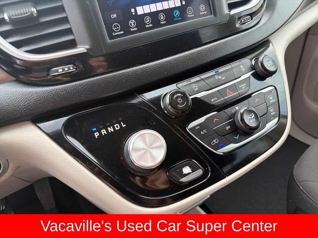 Used 2021 Chrysler Voyager LX FWD image 22