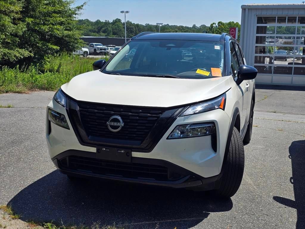 Used 2023 Nissan Rogue SV w/ SV Premium B Package AWD/4WD image 2