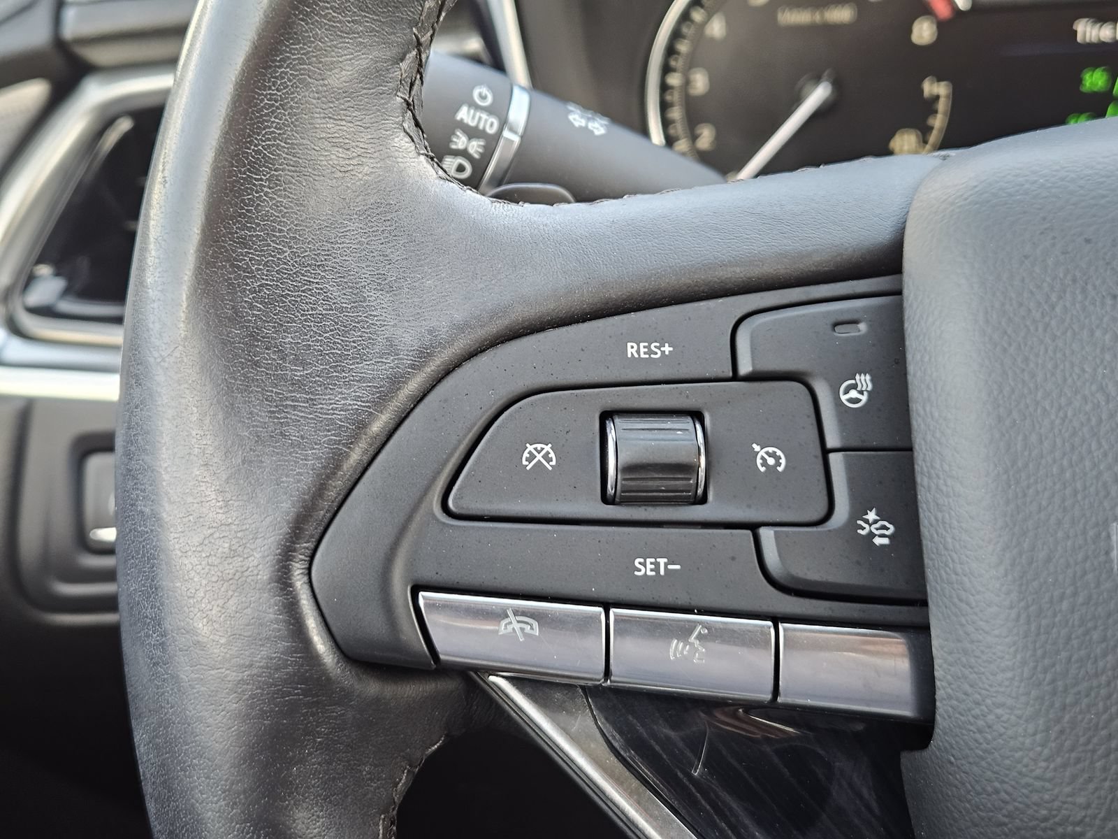 Certified 2025 Cadillac XT6 Premium Luxury FWD image 25