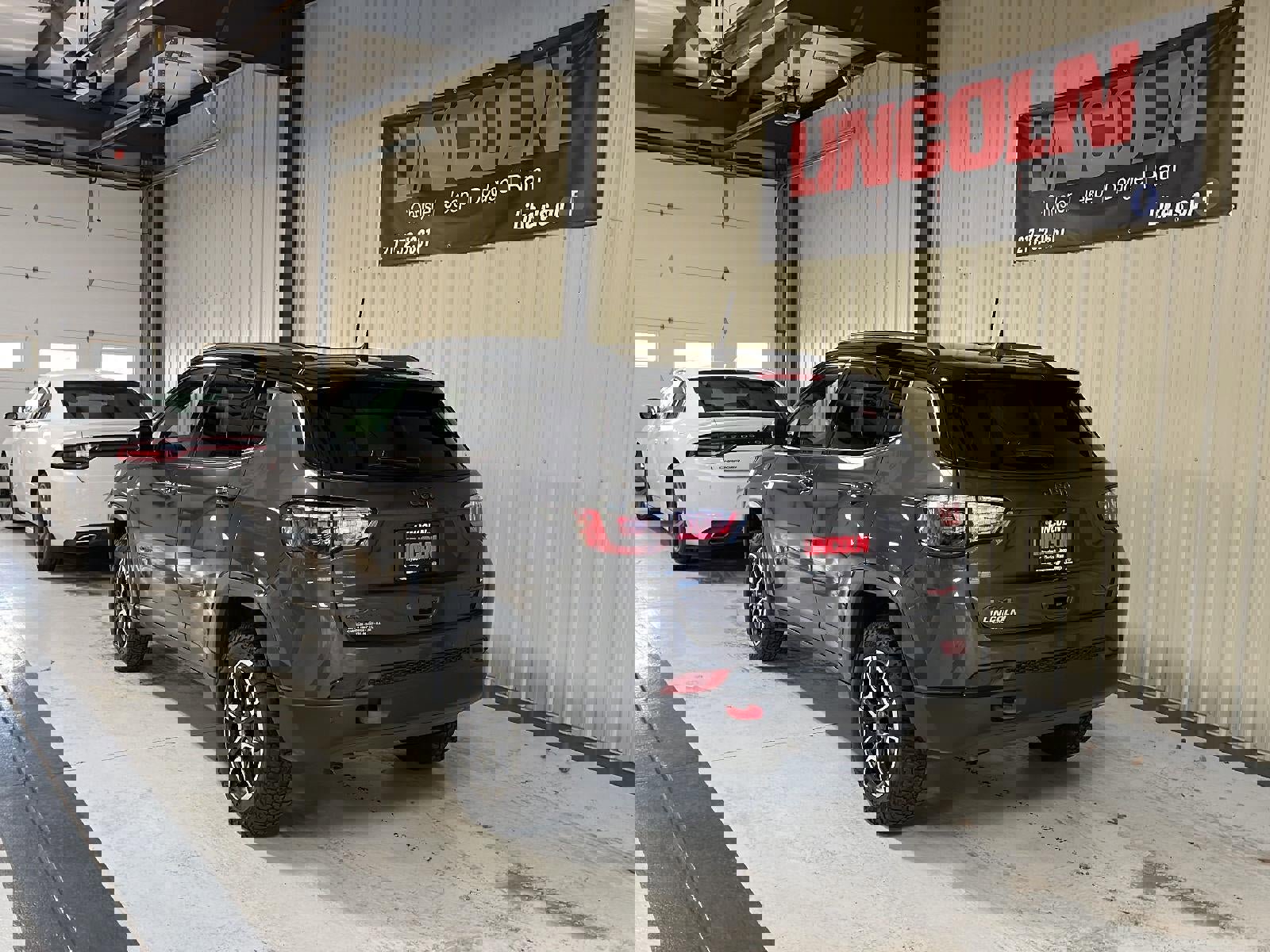 Used 2024 Jeep Compass Trailhawk image 3