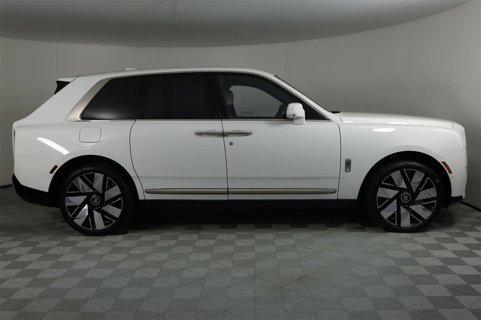 New 2026 Rolls-Royce Cullinan image 8
