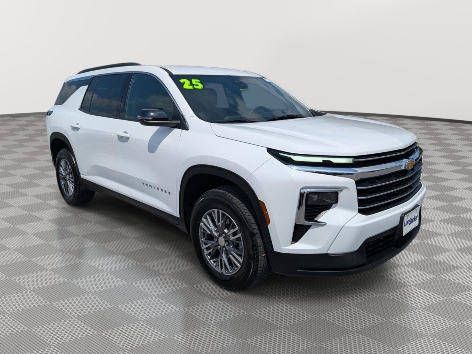 Used 2025 Chevrolet Traverse LT FWD image 7