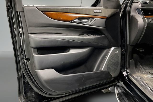 Used 2018 Cadillac Escalade Luxury image 21