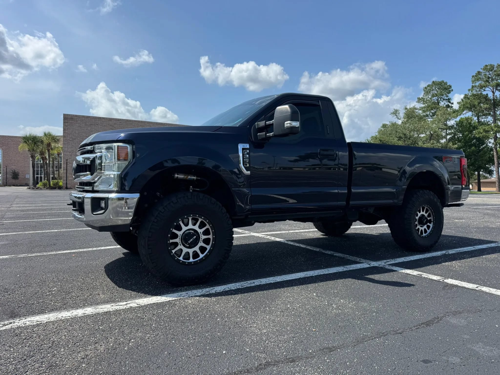 Used 2022 Ford F250 XLT w/ XLT Value Package AWD/4WD image 2