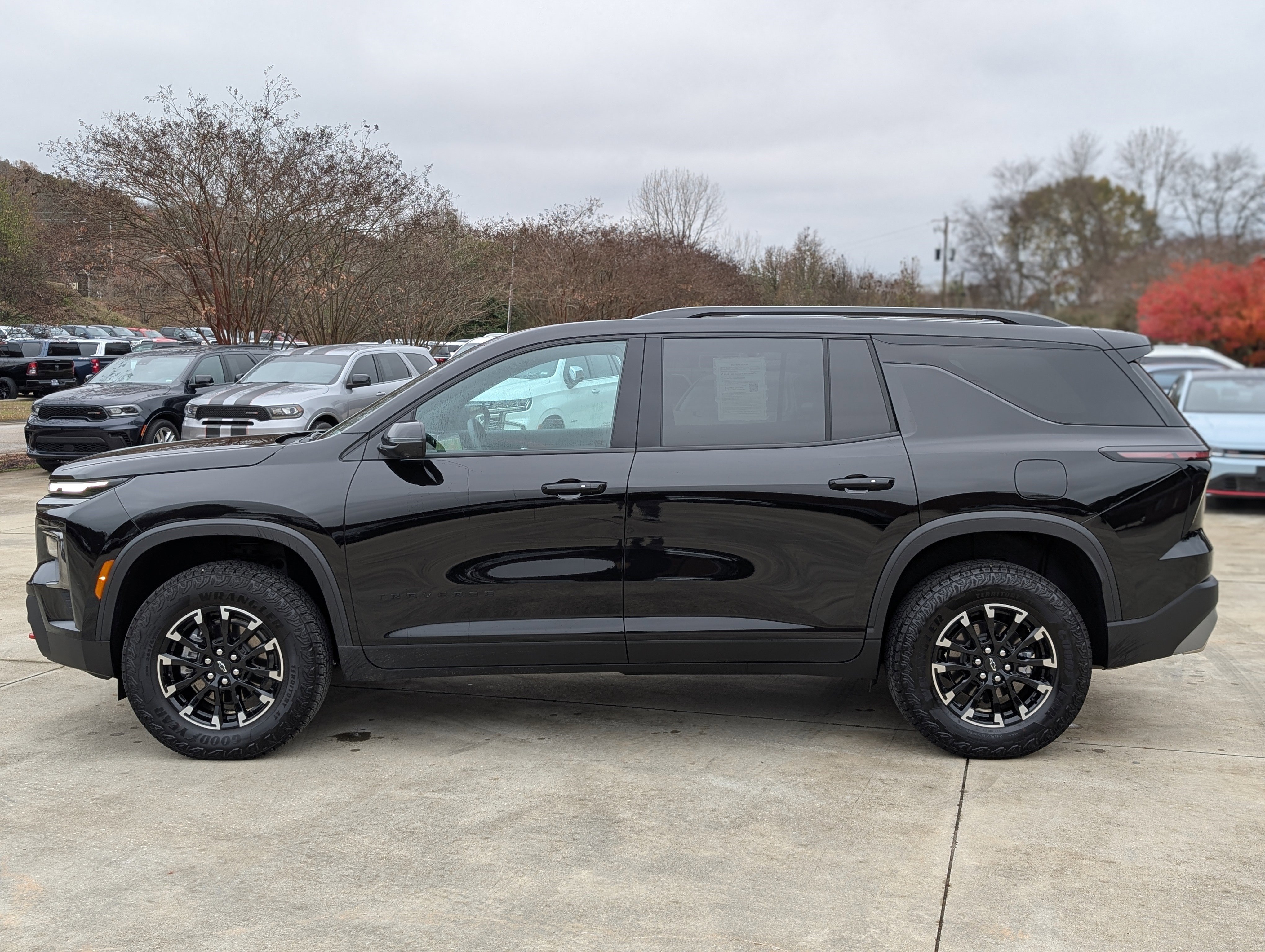 Used 2025 Chevrolet Traverse Z71 w/ Driver Confidence Package image 6