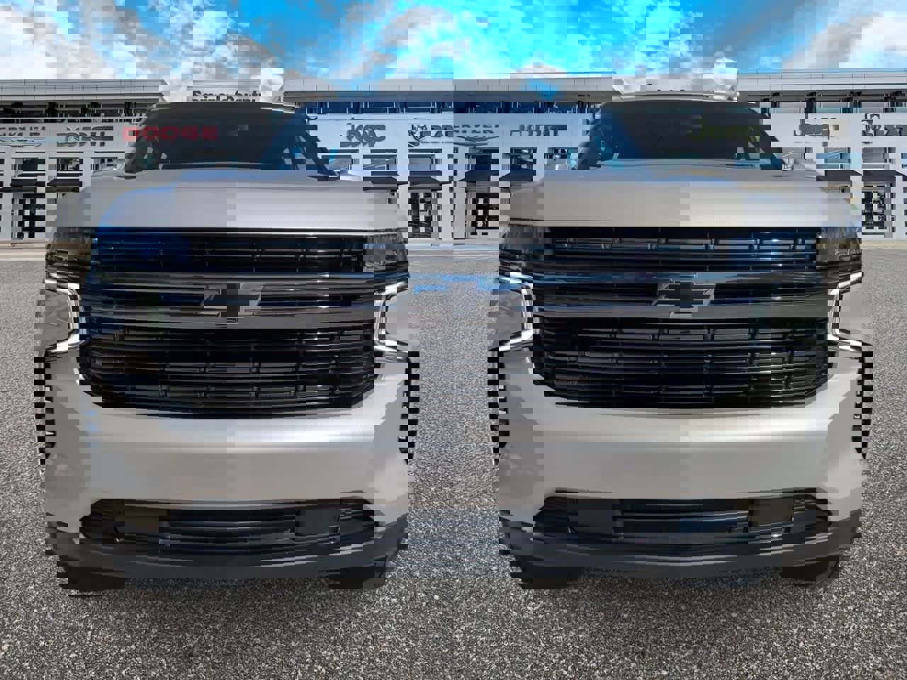 Used 2021 Chevrolet Suburban RST image 3