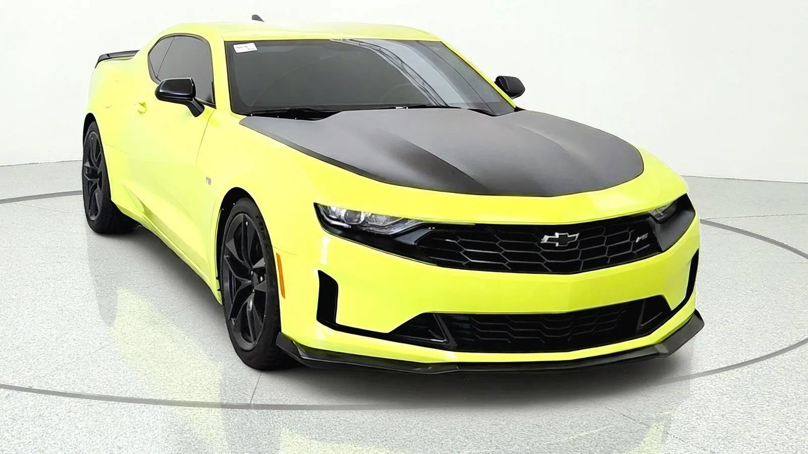 Used 2019 Chevrolet Camaro LT w/ 1LE Track Performance Package RWD image 2