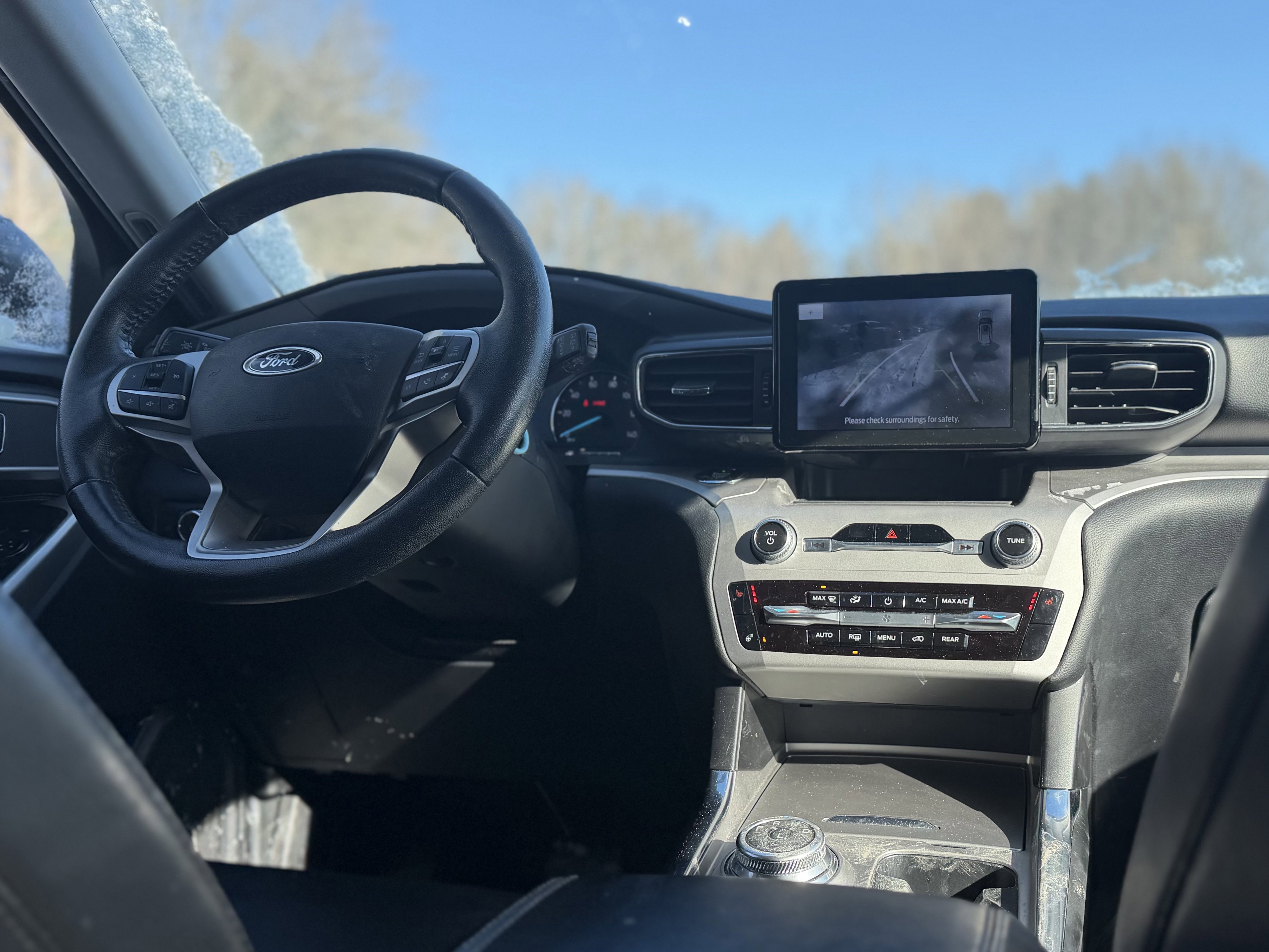 Used 2021 Ford Explorer XLT w/ Equipment Group 202A image 2