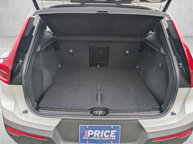 Used 2025 Volvo XC40 B5 Plus AWD/4WD image 6