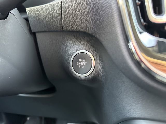 Certified 2025 Volvo XC40 B5 Core image 26