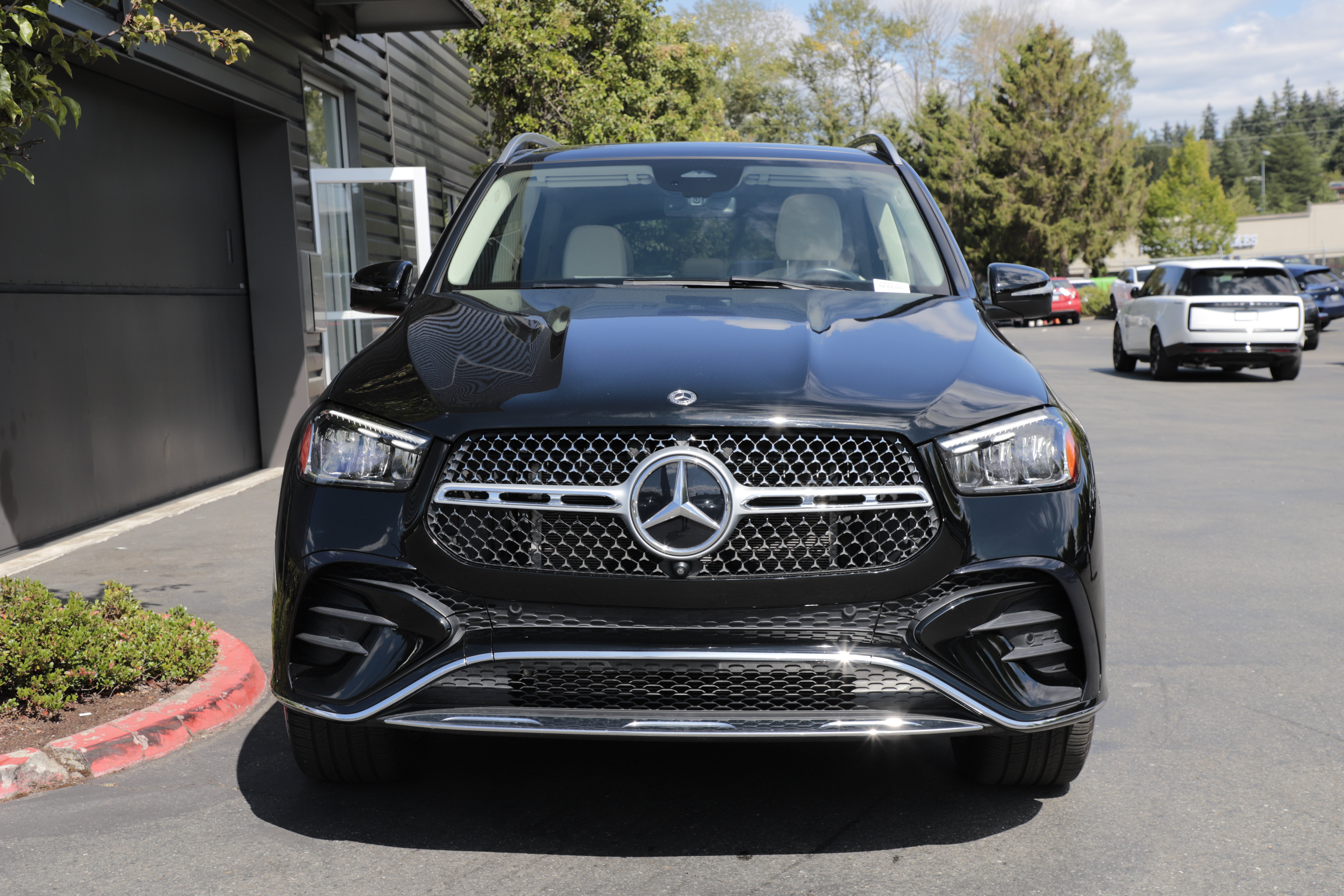 Used 2024 Mercedes-Benz GLE 350 4MATIC image 4