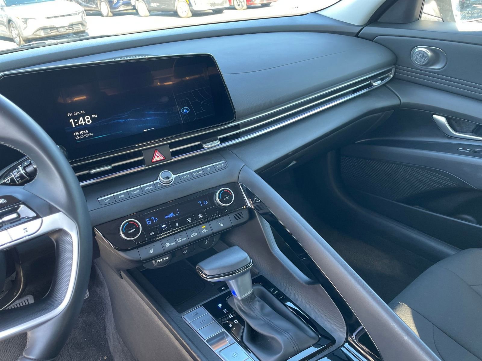 Used 2025 Hyundai Elantra SEL image 18